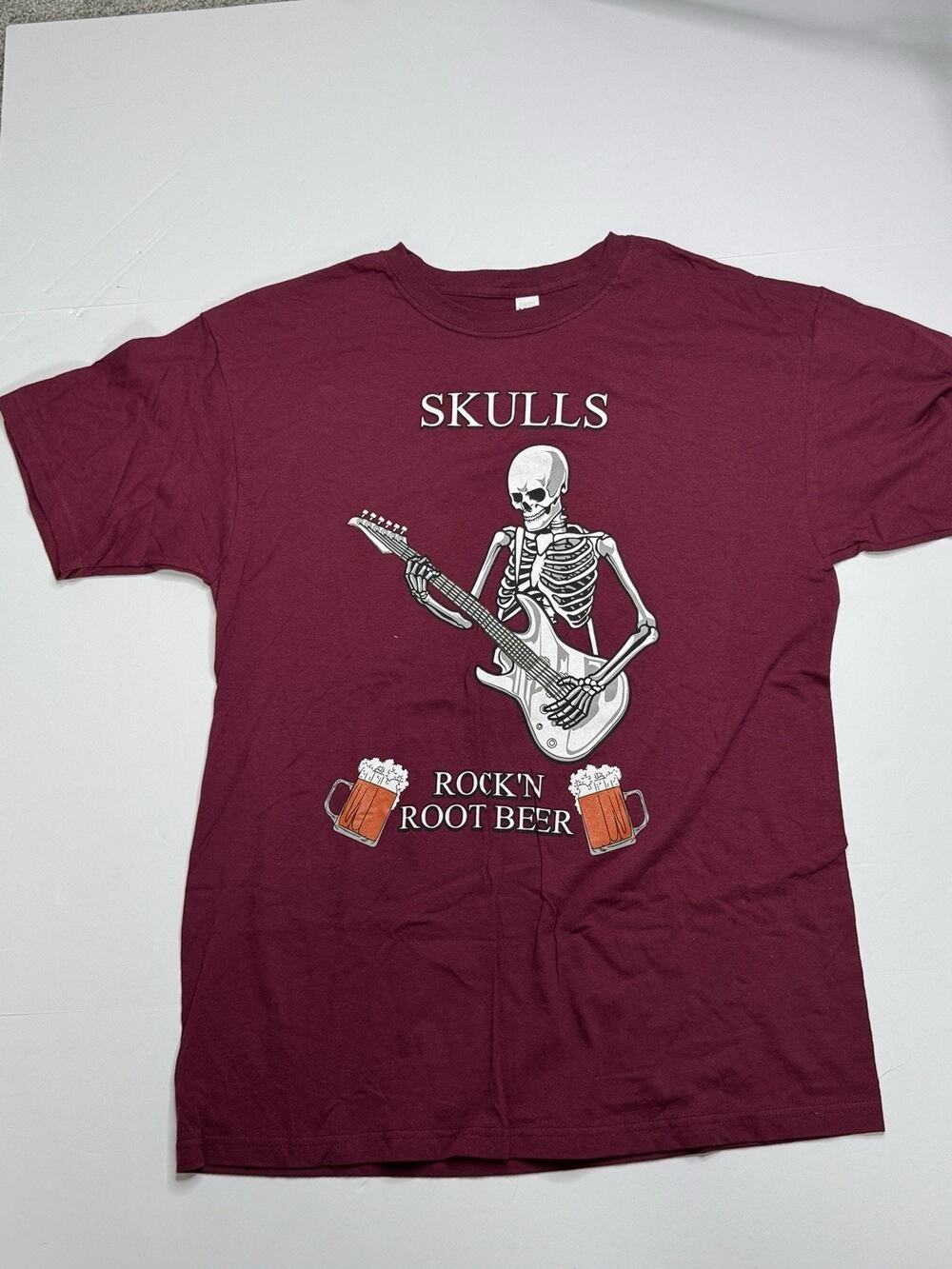 Skulls Rock’n Root Beer Men’s Large Burgundy Skeleton Guitar Graphic T-Shirt